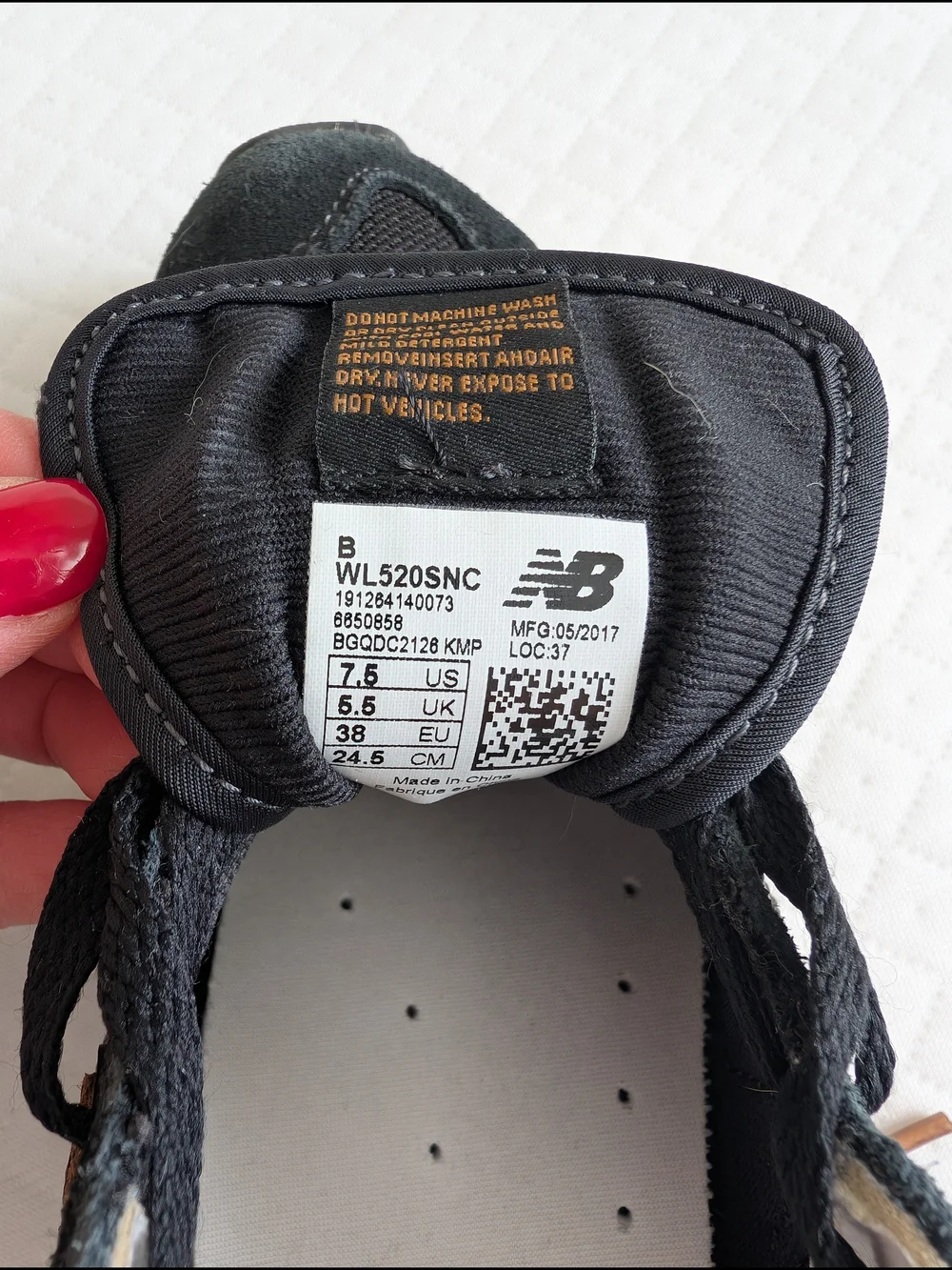 New Balance Womens 520 WL520SNC Black Rose Gold Sneakers Size 7.5 Suede Retro - Picture 6 of 16